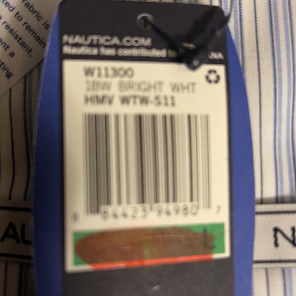 New shirt still has the original package - Picture 3 of 4